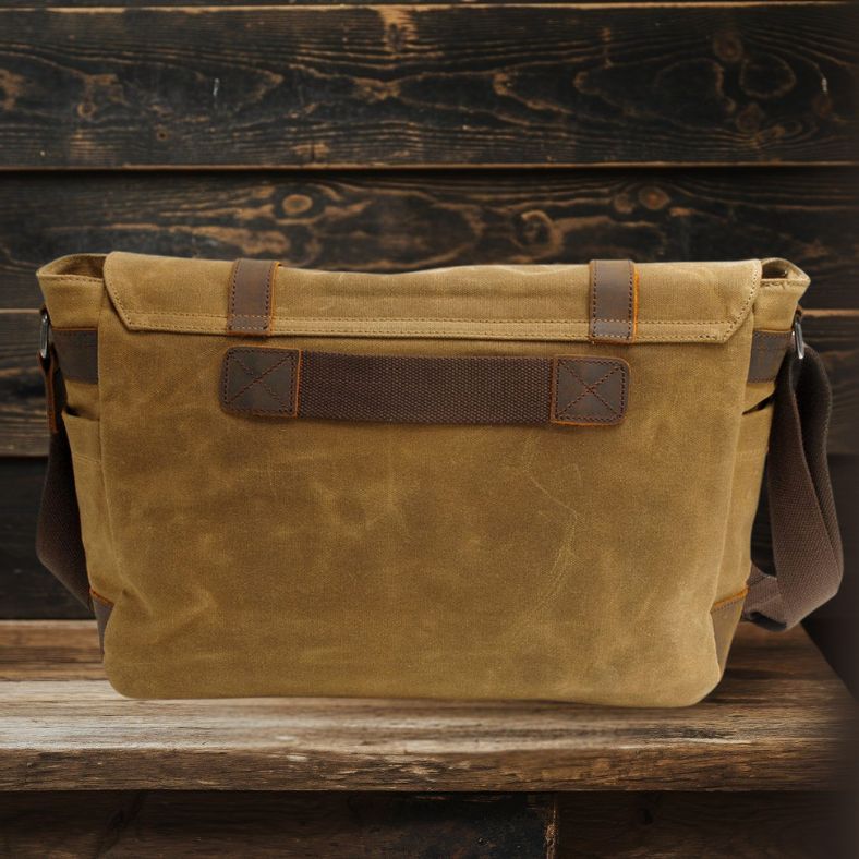 Alton - Canvas Messenger Bag