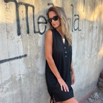 Melvina - Classic Sleeveless Dress
